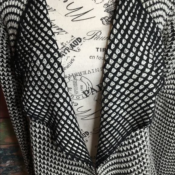 Women’s 🌸SOLD🌸 Knitted Cardigan - Picture 7 of 8